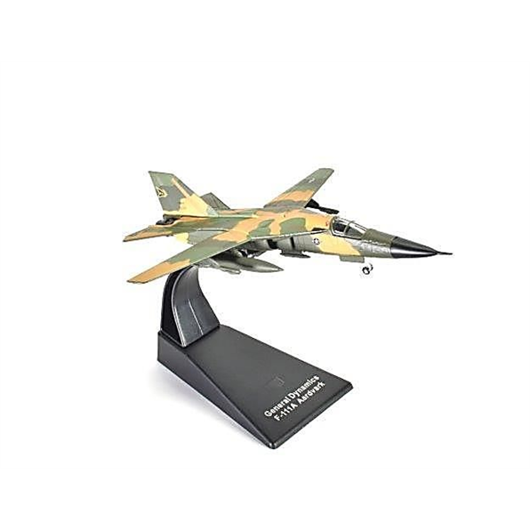 F-111 Aardvark USAF General Dynamics Model Attack Aircraft 1:144
